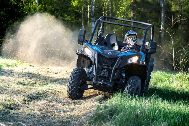 Can-Am Maverick ute i miljø